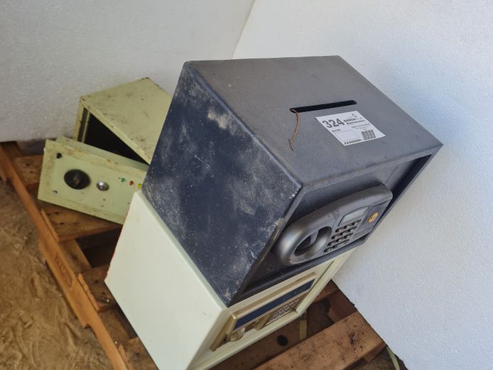 3 X ELECTRONIC SAFES