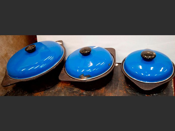 SET OF 3 CAST IRON POTS WITH LIDS, 31cm Diameter, 25cm Diameter & 20cm Diameter [Lid to 1 dented]
