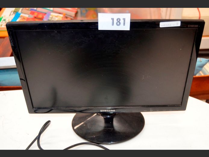 SAMSUNG 19" L.E.D. MONITOR [No power supply, untested]