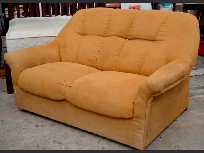 OLD GOLD DRAYLON UPHOLSTERED 2-SEATER COUCH, 143 x 80cm [Needs a clean]