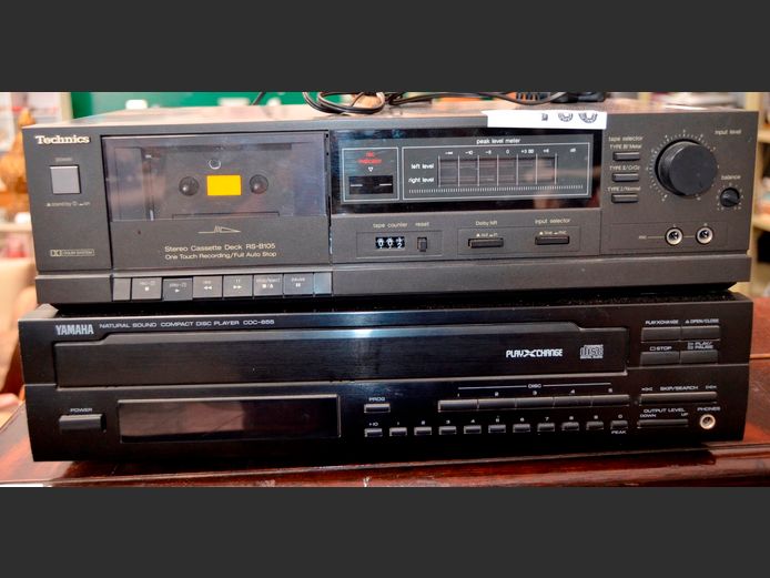 TECHNICS TAPE DECK & A YAMAHA CD PLAYER [Switch on, untested further]