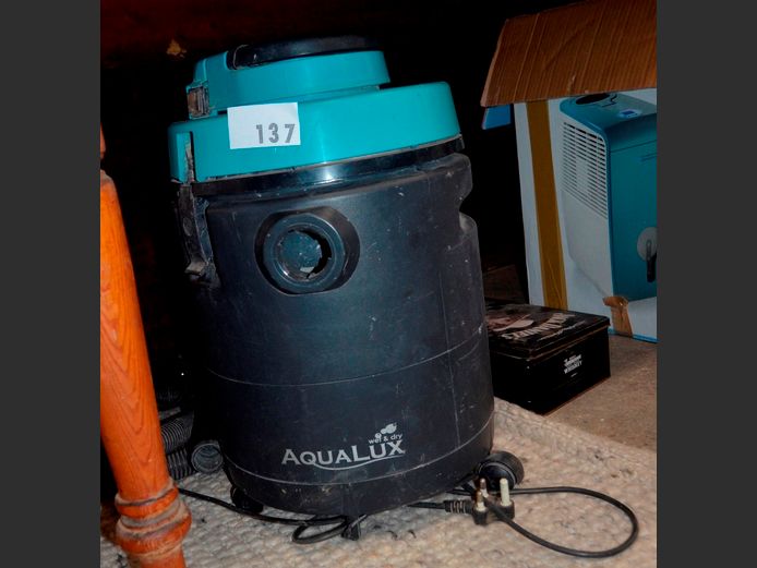 ELECTROLUX VACUUM CLEANER WITH PIPES [Switches on, untested further]