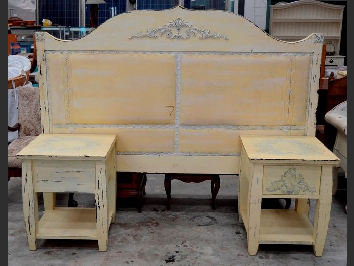 PAIR PAINT TECHNIQUE SINGLE DRAWER BEDSIDE PEDESTALS, 53 x 52 x 64cm, & HEADBOARD [Some damage to headboard]