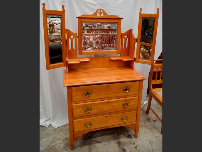 OAK 3-DRAWER DRESSING TABLE WITH BEVELLED WING MIRRORS, 91 x 45 x 158cm