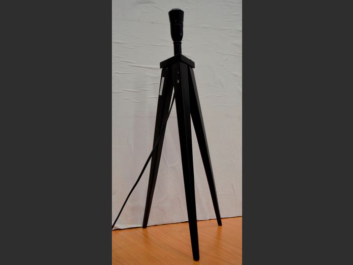 BLACK METAL TRIPOD TABLE LAMP, 56cm High [No shade]