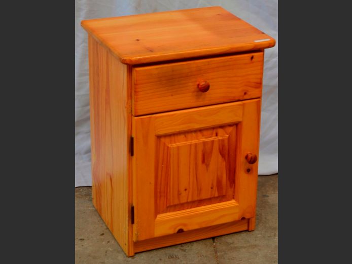 PINE SINGLE DOOR, SINGLE DRAWER BEDSIDE PEDESTAL, 45 x 36 x 61cm