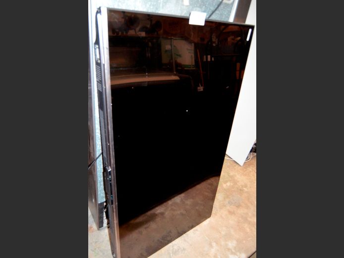 HISENSE 55" TV [Switches on, Screen cracked] ### LICENCE PLEASE ###