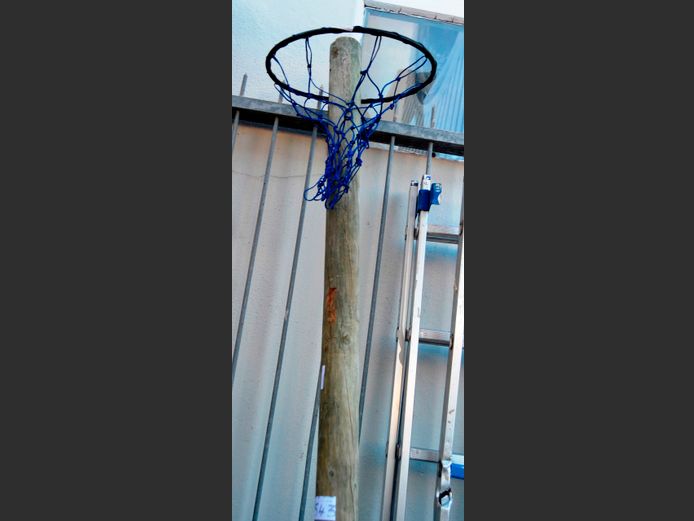 NETBALL RING & POLE