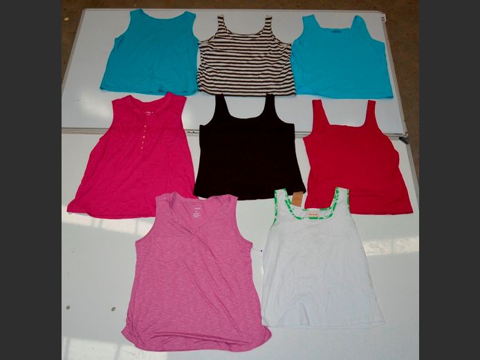 LOT OF 8 LADIES TOPS: STUDIO WORKS, CROFT & BARROW, etc [Size XL]
