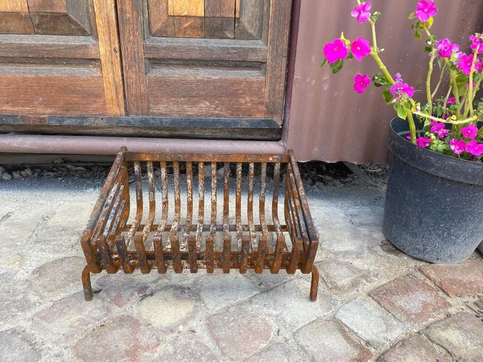 Heavy Duty Cast Iron Fireplace Log Grate Basket