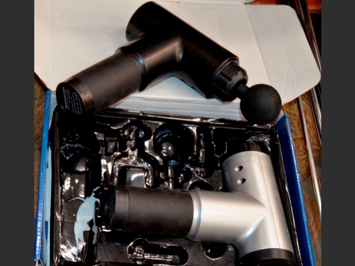 LOT: 2 x FACIAL MASSAGING GUNS [Untested]