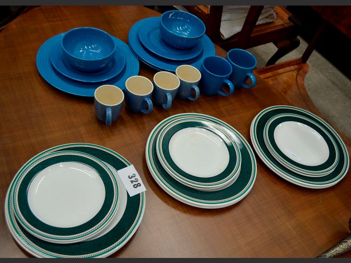 CONTINENTAL GREEN & WHITE DINNER & SIDE PLATES, BLUE CERAMIC MUGS, BOWLS & PLATES