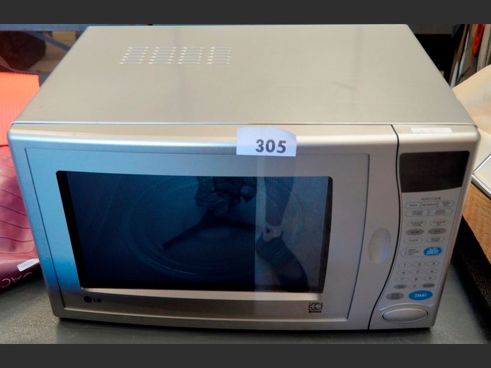 LG SILVER ELECTRONIC MICROWAVE [Switches on, untested further]