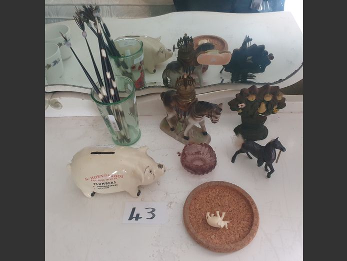 LOT: CERAMIC PIGGYBANK, CAST IRON DOOR STOP, etc