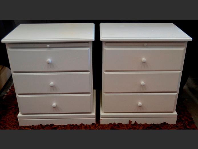 PAIR WHITE PAINTED 2-DRAWER BEDSIDE PEDESTALS, 66 x 46 x 68cm