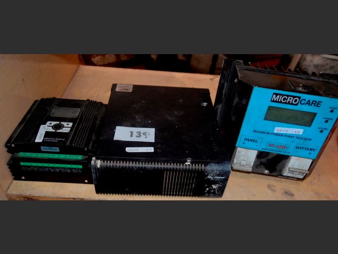 LOT: MR. POWER 12V/300W INVERTER & 2 x SOLAR HYBRID CONTROLLERS [Untested]