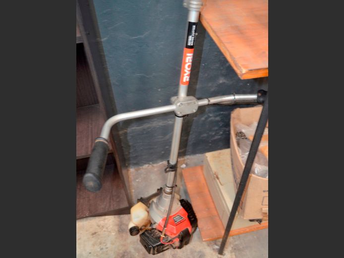 RYOBI PETROL WEEDEATER [Untested, needs a service]