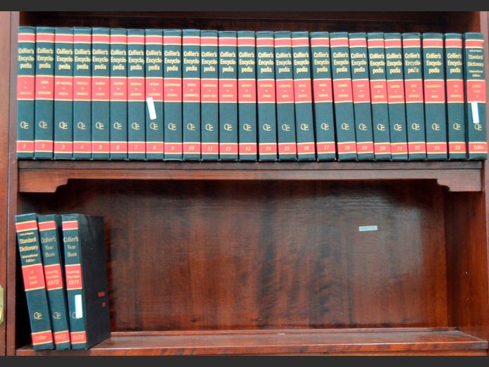 COLLECTION IN 23 VOLUMES COLLIER'S ENCYCLOPEDIAS, YEARBOOKS & DICTIONARY