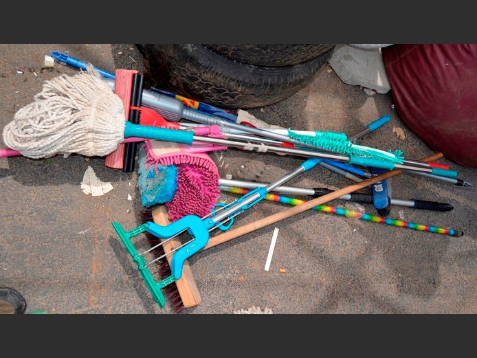 LOT: MOPS & BROOMS, etc