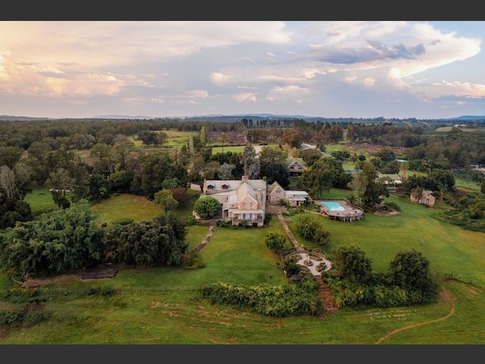 2 Night delux stay for 2 at Portland Manor | Desmond and Jolene Morgan