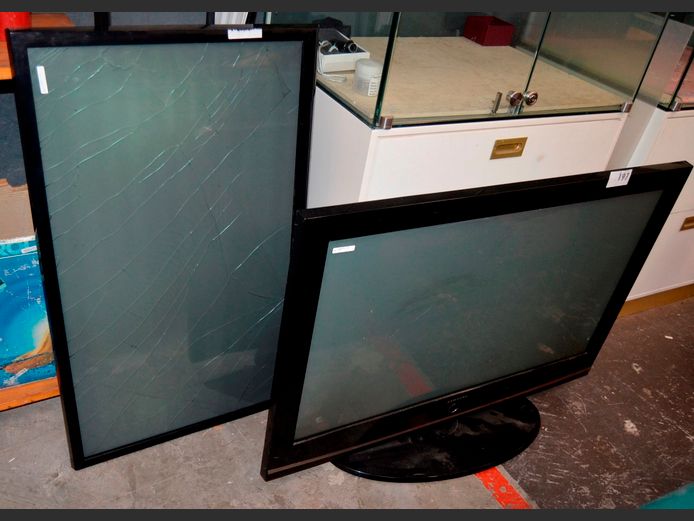 LOT: SAMSUNG & LG 42" PLASMA TV's [Dead, Damaged] ### LICENCE PLEASE ###
