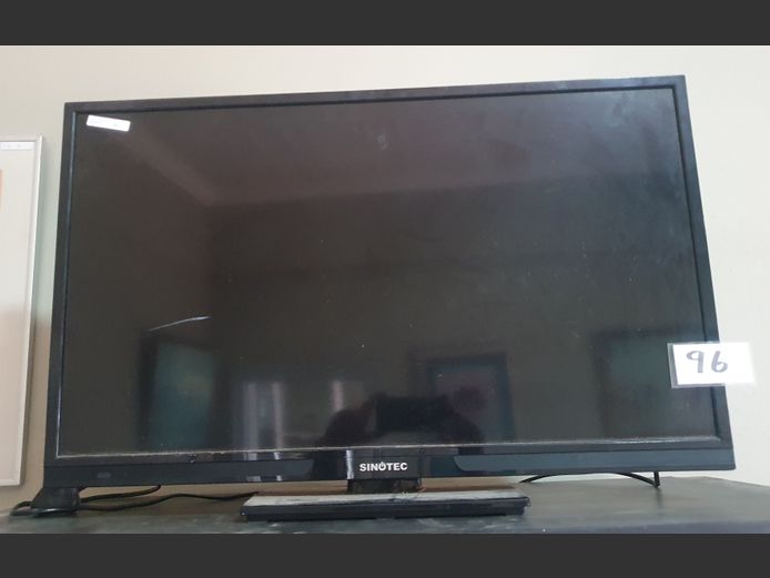 SINOTEC 29" LCD TV [Switches on, screen cracked]