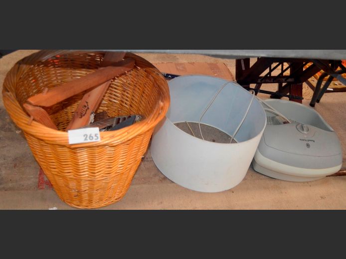 WICKER BASKET, RUSSELL HOBBS FOOTSPA [Untested], etc