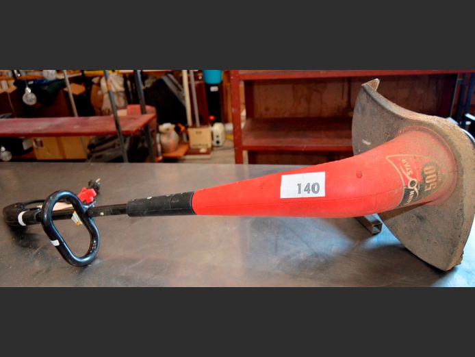 LAWNSTAR WEEDEATER [Switches on, untested further]