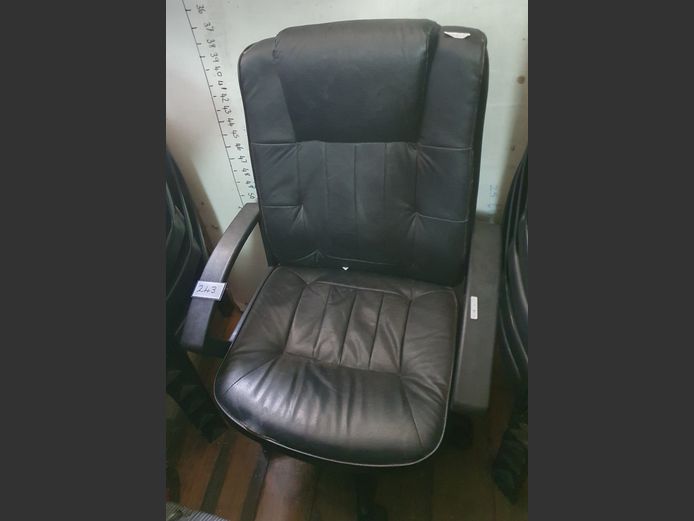 BLACK LEATHER SWIVEL OFFICE CHAIR