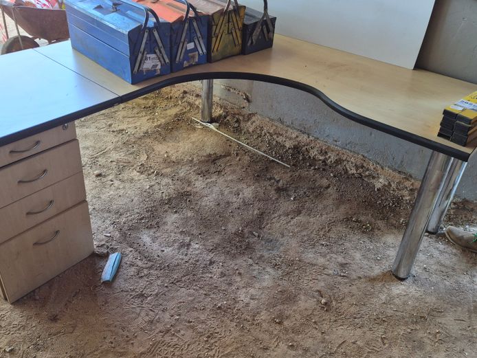 L -SHAPE DESK WITH DRAWERS
