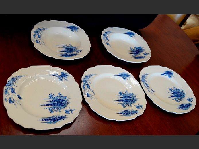 SET OF 5 MYOTT SONS & CO. BLUE & WHITE PLATES