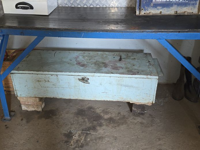 STEEL WORK BENCH