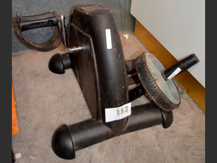LOT: T-COUNT CALORIES EXERCISER, EXERCISE ROLLER, etc