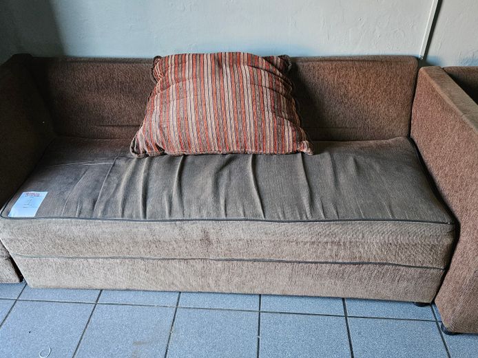 3 SEATER AND SINGLE SEATER BROWN COUCH 