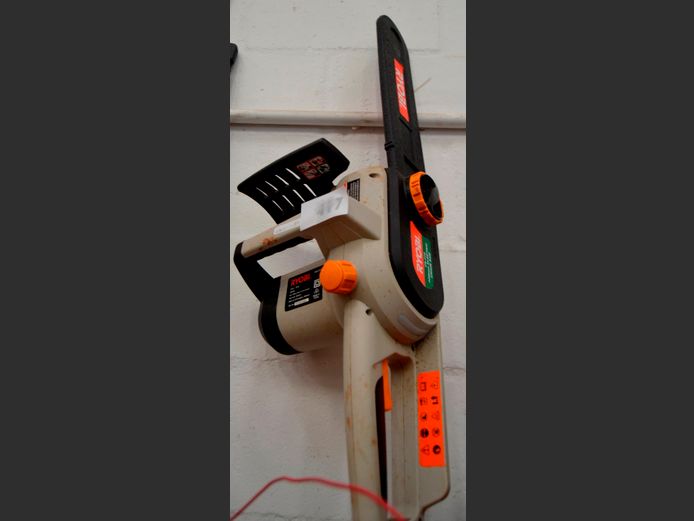 RYOBI 400mm ELECTRIC CHAIN SAW [Faulty]