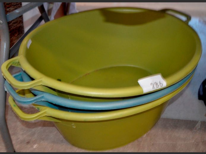 LOT: 3 x PLASTIC BASINS