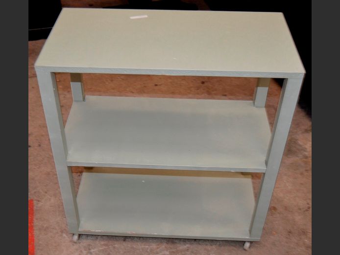 GREEN PAINTED 2-TIER SHELF ON CASTORS, 60 x 30 x 67cm
