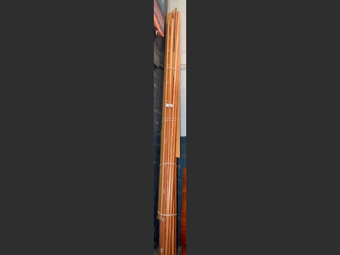 LOT: PICTURE FRAMING MATERIAL