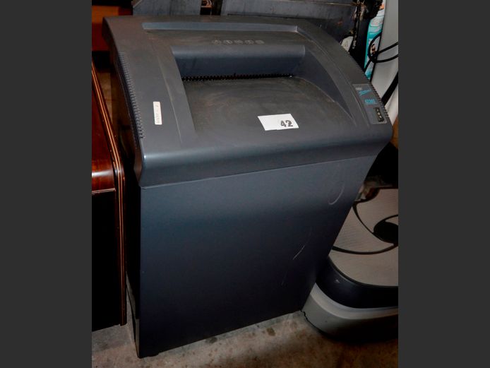 GBC SHREDDER, 52 x 45 x 84cm [Not working]