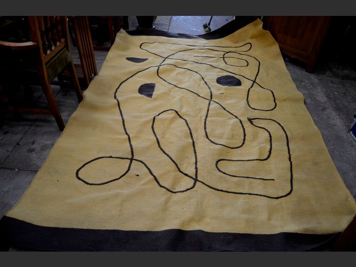 LARGE YELLOW & BLACK SQUIGGLE PATTERNED CARPET, 297 x 195cm [Needs a clean]