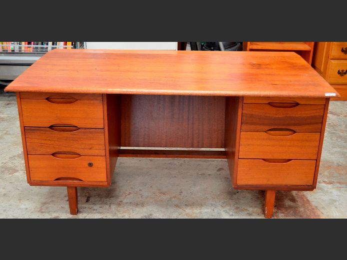 MAHOGANY 6-DRAWER DESK, 150 x 85 x 73cm [Top needs repairs]