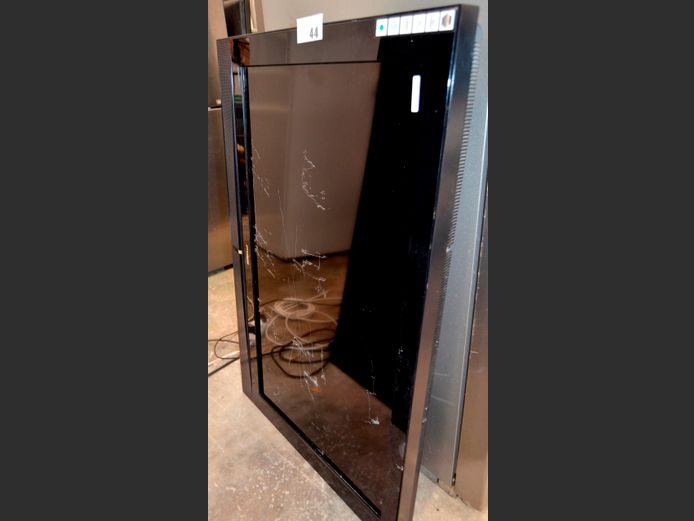 PVISION 40" LCD TV [Switches on, Screen cracked] ### LICENCE PLEASE ###