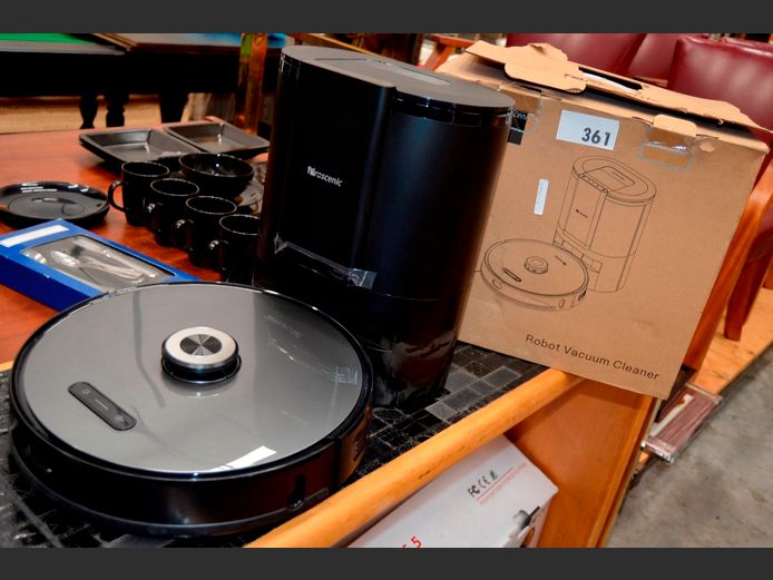PROCENIC ROBOT VAC [Switches on]