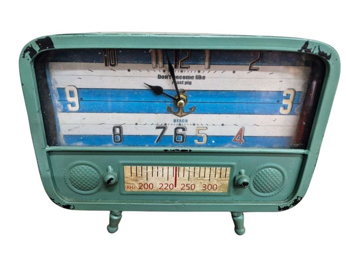 Retro Style Metal Tin Table Clock