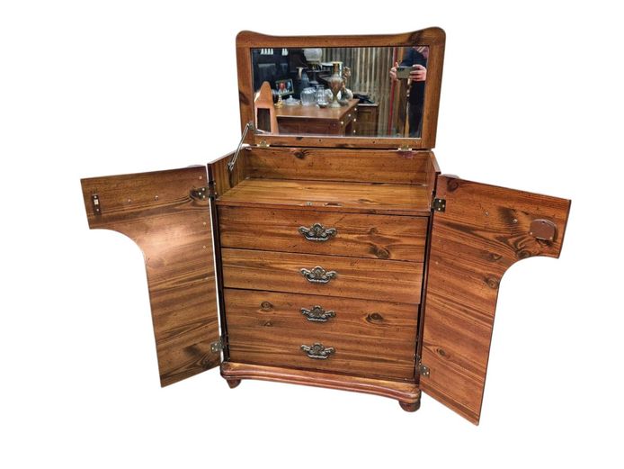 Expandable Veneered Chest of Drawers