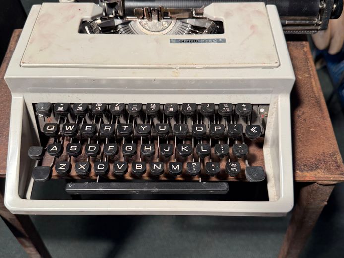 Oliveti Adora Type Writer in Carry Case 