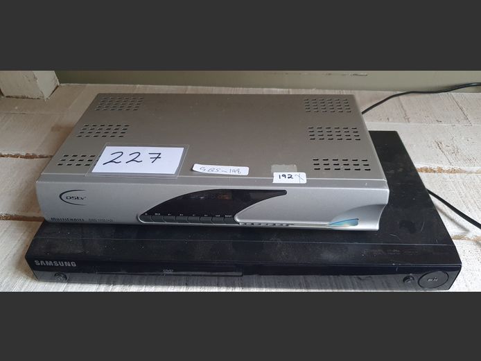 LOT: SAMSUNG DVD PLAYER & A DSTV DECODER [Untested]