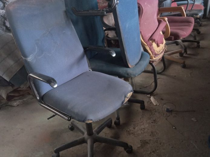 Assorted office chairs scrap