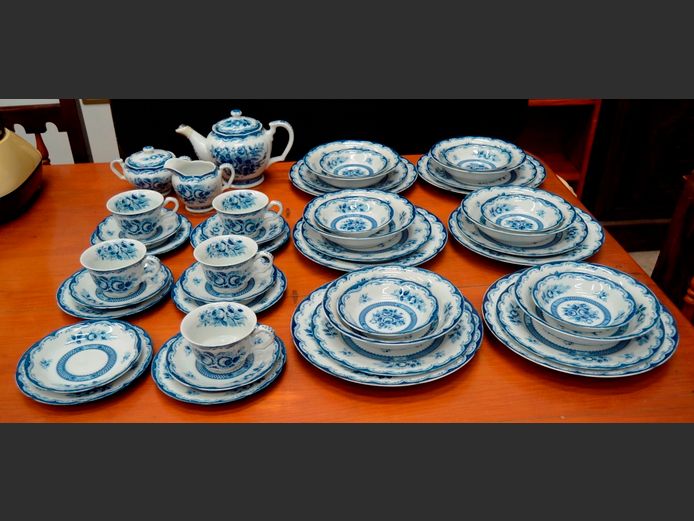 BLUE ROSE 46-PIECE PART DINNER SERVICE