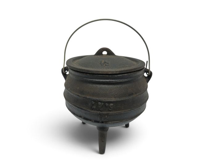 LK's Cast Iron Three-Legged Potjie Pot with Lid (Size 1/2)